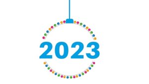 2023 écrit en bleu cerclé de ronds multicolores