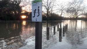 Les inondatiosn vont complqiuer la tâche des sportifs